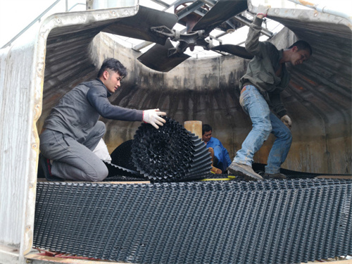 圓形<a href=http://www.games-ignition.com/tags21_0.html target=_blank class=infotextkey>冷卻塔填料</a>更換